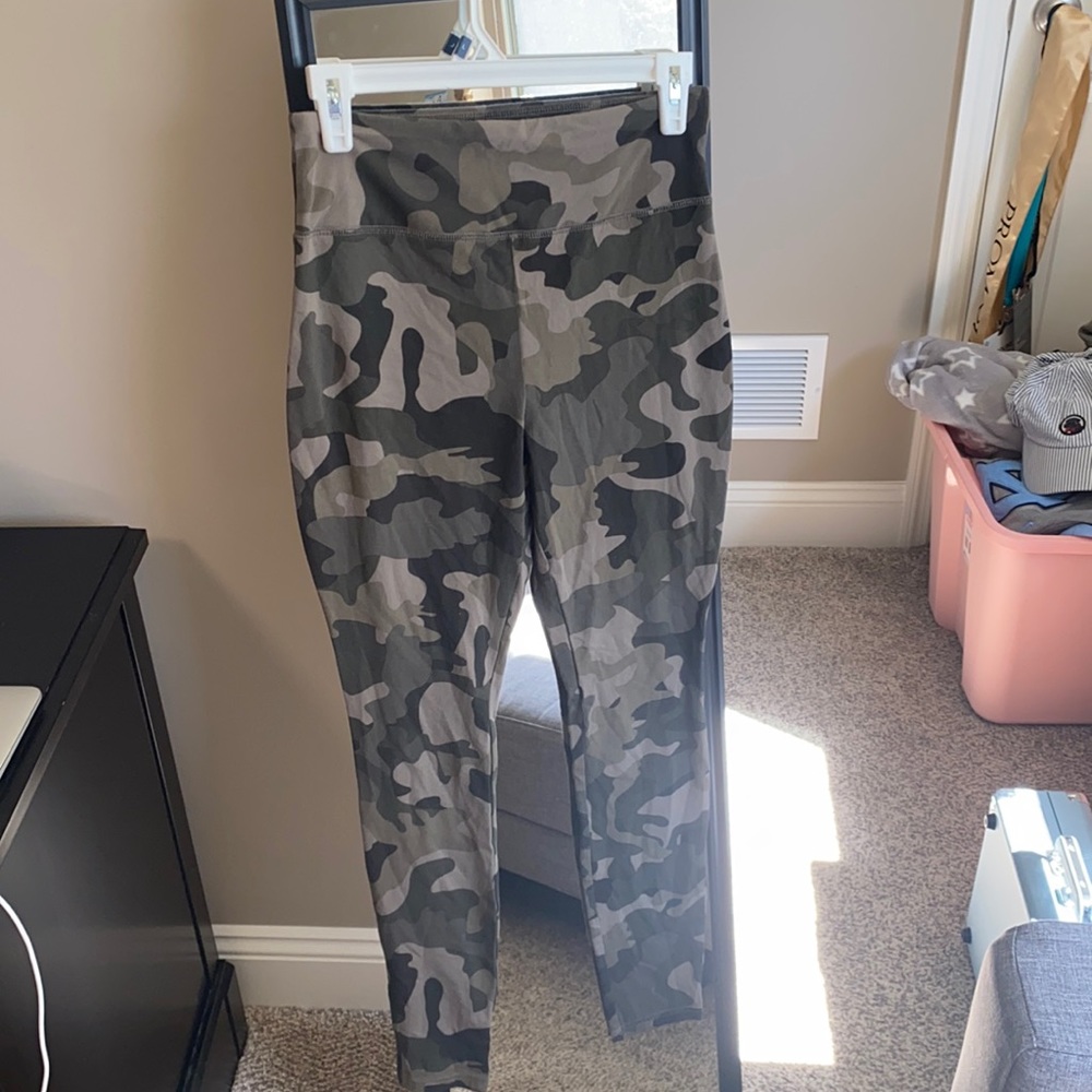 Camo leggings, size M !